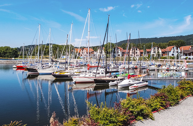 Rodinná dovolená na jachtě na Lipně